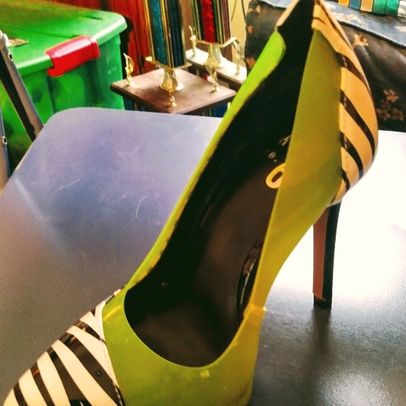 Lime and Zebra pump heel - Picture 3 of 4